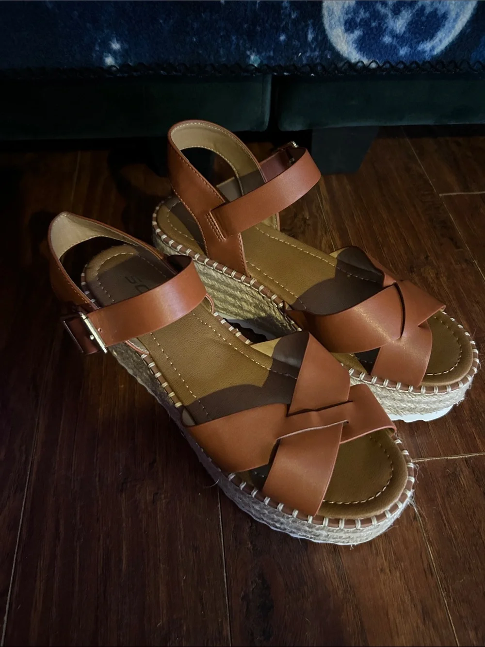 Soda platform sandals